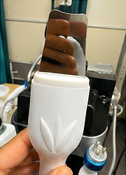 Ultrasonic spatula skin exfoliation device